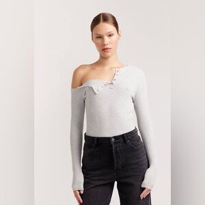 Henne Argo Rib Top on Gray